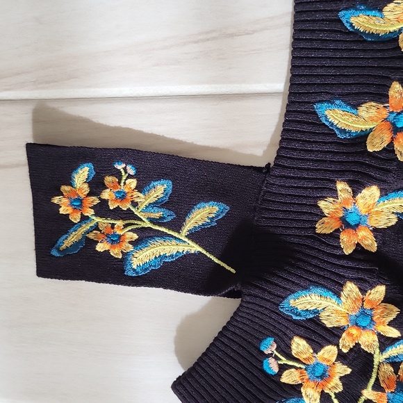 I.N.C International Black Off Shoulder Sweater Top Embroidered Strap Bell Sleeve - Picture 6 of 8